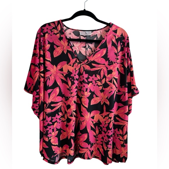 Natori Tops - Natori Large Pink and Black Floral Top. EUC
